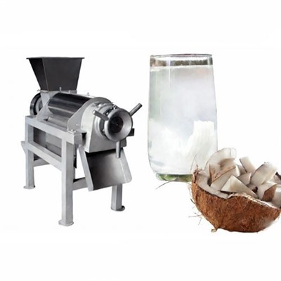Stroj na odšťavovanie kokosu